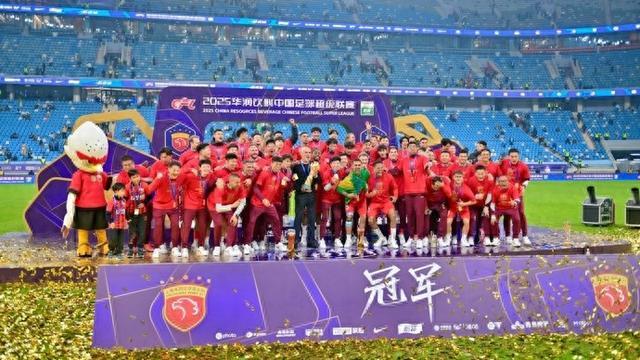华体会APP下载-球员自宣、球迷机场宣取代“官宣”？每年海港冬训出征，为何总当保密局局长